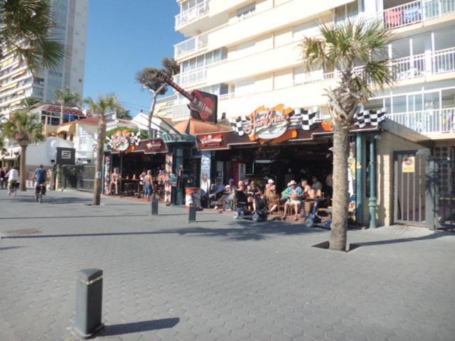 ºººCON AIRE ACOND, PARKING, PISCINA Y JARDIN Apts Alhambra en Playa Levante Benidorm Exterior foto