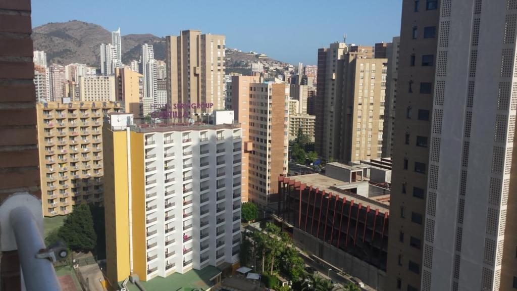 ºººCON AIRE ACOND, PARKING, PISCINA Y JARDIN Apts Alhambra en Playa Levante Benidorm Exterior foto