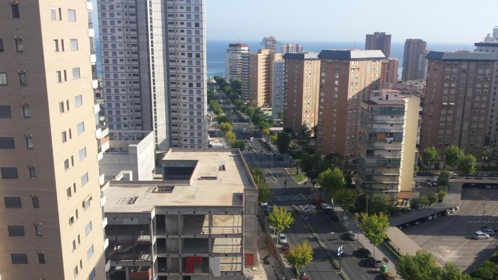 ºººCON AIRE ACOND, PARKING, PISCINA Y JARDIN Apts Alhambra en Playa Levante Benidorm Exterior foto