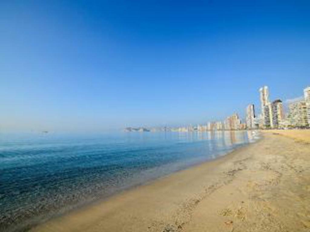 ºººCON AIRE ACOND, PARKING, PISCINA Y JARDIN Apts Alhambra en Playa Levante Benidorm Exterior foto